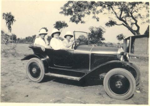 5-hp-torpedo-3-places-dit-trefle-en-afrique.jpg